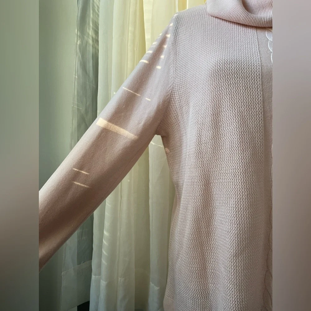 Pink Turtleneck - Picture 4 of 8